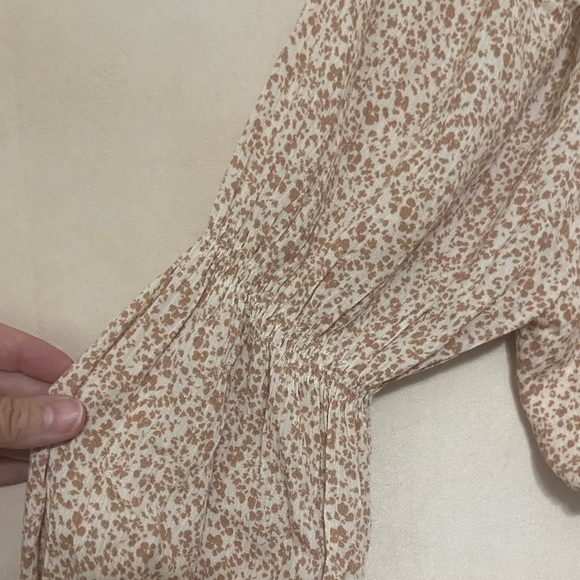 Lelis LIKE NEW micro floral print long sleeve smocked button crop top size L - Picture 4 of 6